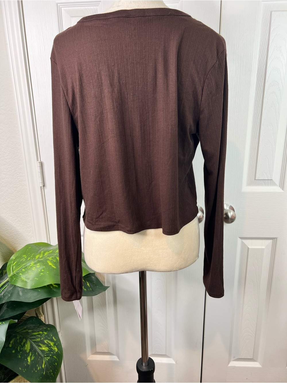 Dex Brown Ribbed Button-Front Long Sleeve Top - Picture 4 of 9